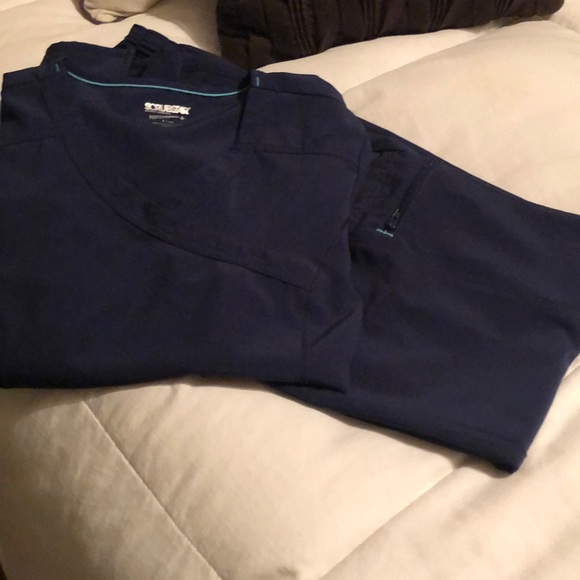2 PR women’s scrubs top and pants in navy blue